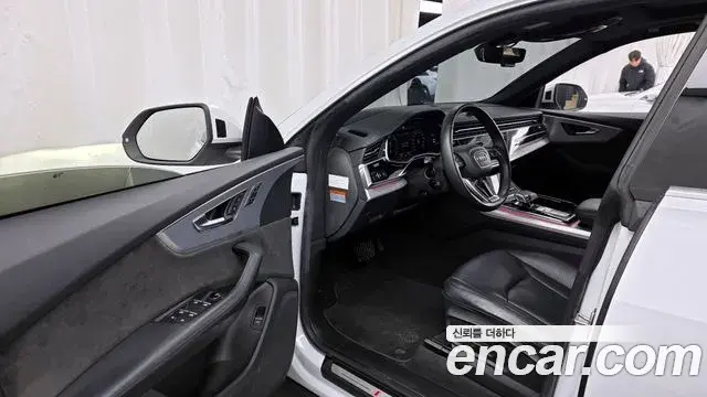 Audi Q8 2020 — ფოტო 17/20