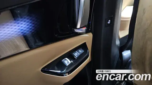 Kia Carnival 2022 — Photo 16/20