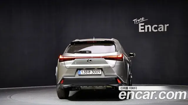 Lexus UX300h 2025 — Photo 11/20