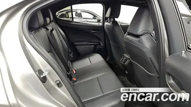 Lexus UX300h 2025 — Photo 16/20