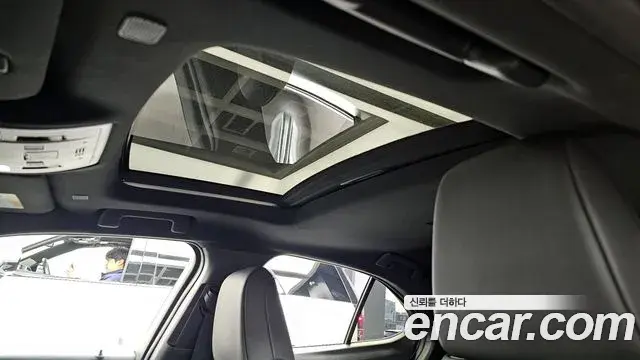 Lexus UX300h 2025 — Photo 19/20