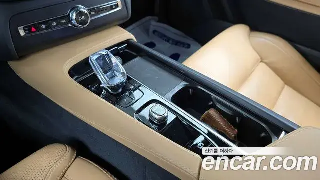 Volvo XC90 2023 — Şəkil 16/20