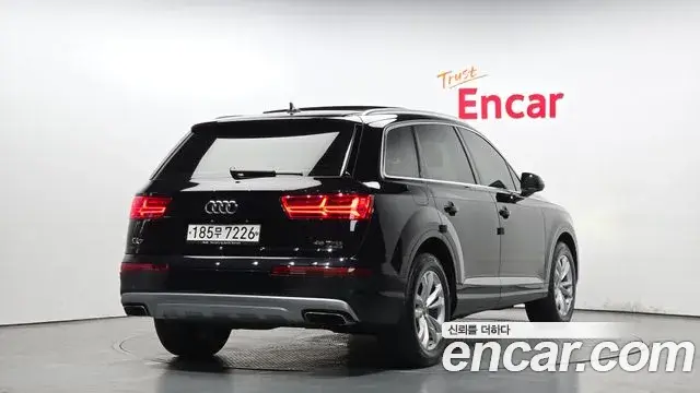 Audi Q7 2019 — Şəkil 10/20