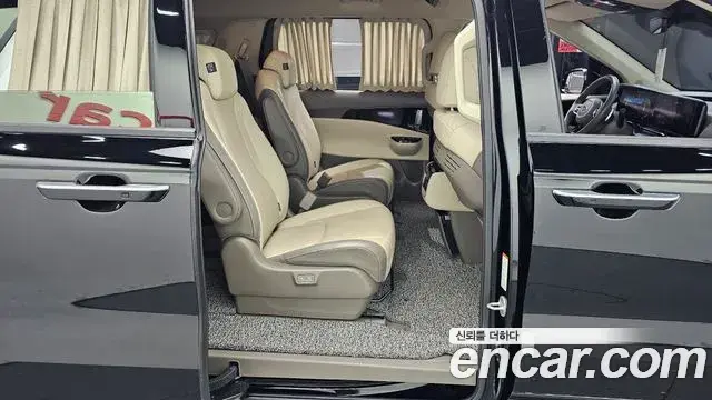 Kia Carnival 2021 — Фото 12/20