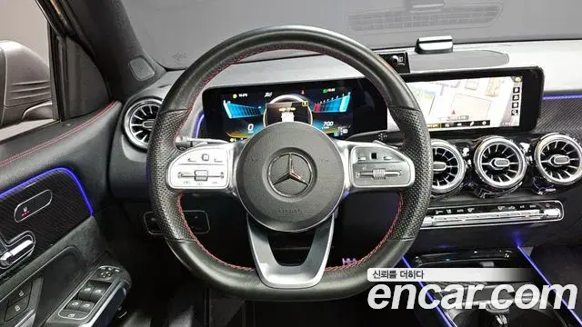 Mercedes-Benz GLB-Class 2021 — ფოტო 14/20