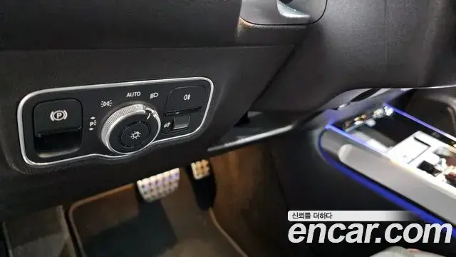 Mercedes-Benz GLB-Class 2021 — ფოტო 6/20