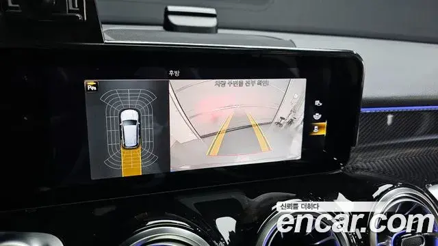 Mercedes-Benz GLB-Class 2021 — ფოტო 15/20