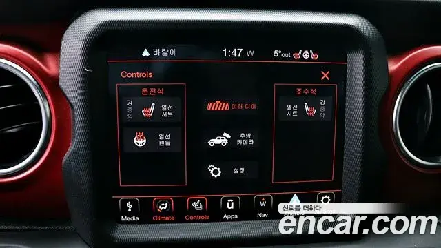 Jeep Wrangler 2022 — ფოტო 16/20