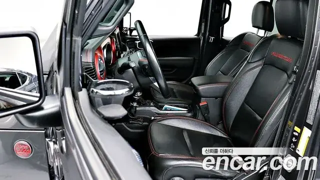 Jeep Wrangler 2022 — ფოტო 15/20