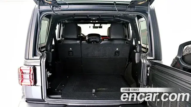 Jeep Wrangler 2022 — ფოტო 13/20