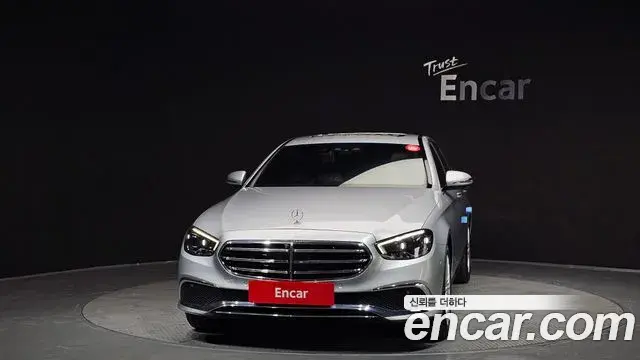 Mercedes-Benz E-Class 2022 — ფოტო 7/20