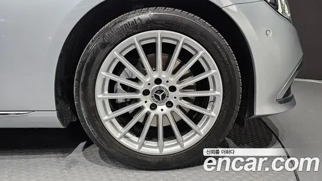 Mercedes-Benz E-Class 2022 — ფოტო 11/20