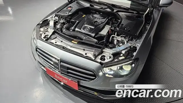 Mercedes-Benz E-Class 2022 — ფოტო 10/20