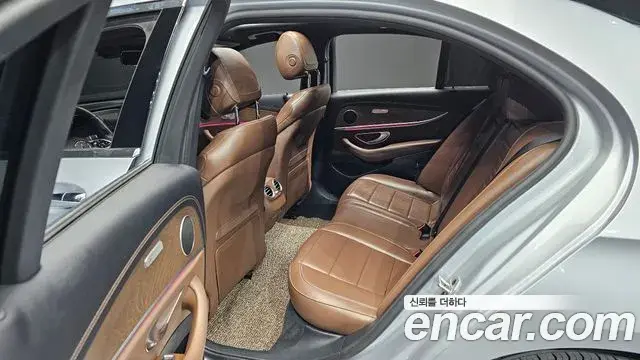 Mercedes-Benz E-Class 2022 — ფოტო 12/20