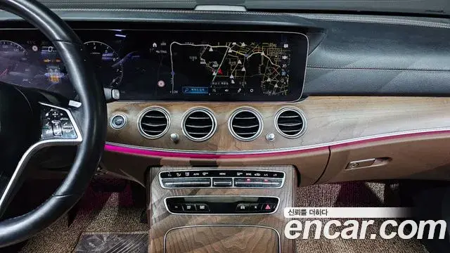 Mercedes-Benz E-Class 2022 — ფოტო 2/20