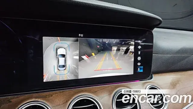Mercedes-Benz E-Class 2022 — ფოტო 19/20