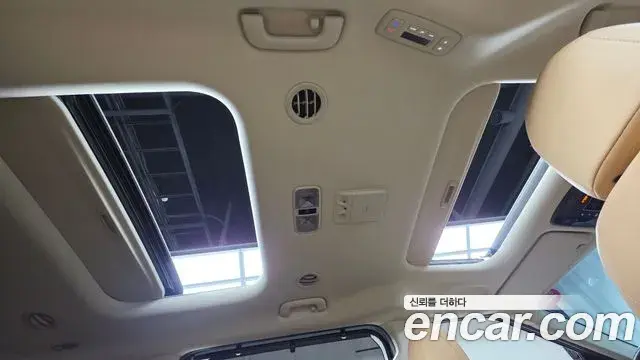 Kia Carnival 2023 — Фото 18/20