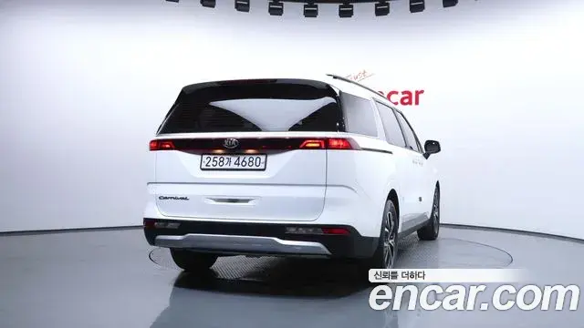Kia Carnival 2021 — Фото 4/20