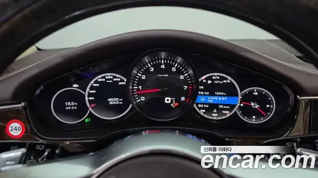 Porsche Panamera 2018 — Şəkil 17/30