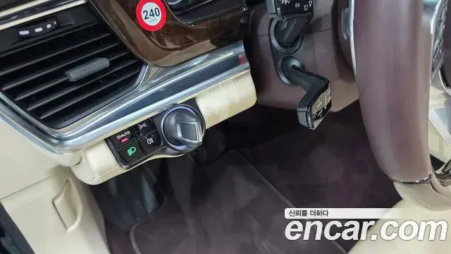 Porsche Panamera 2018 — Şəkil 23/30