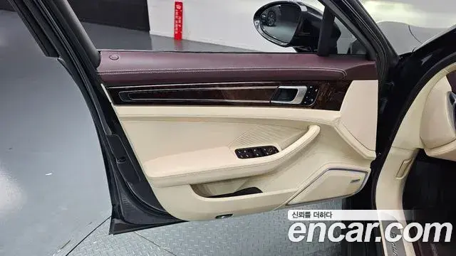Porsche Panamera 2018 — Şəkil 18/30