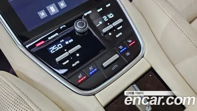 Porsche Panamera 2018 — Şəkil 24/30