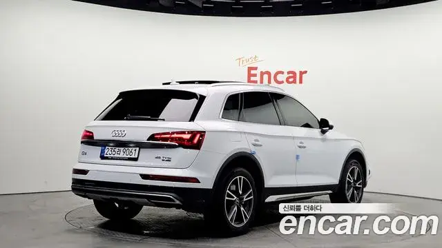 Audi Q5 2022 — ფოტო 17/20