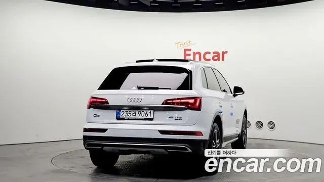 Audi Q5 2022 — ფოტო 8/20