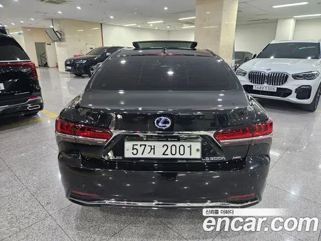 Lexus LS500h 2018 — Photo 14/20