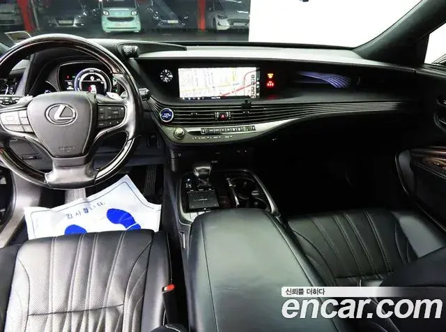Lexus LS500h 2018 — Photo 4/20