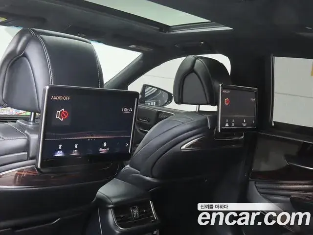 Lexus LS500h 2018 — Photo 19/20
