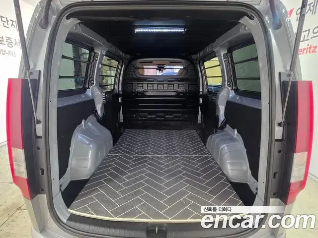 Hyundai Staria 2024 — ფოტო 8/10
