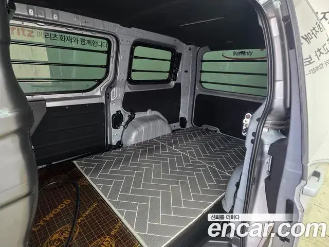 Hyundai Staria 2024 — ფოტო 5/10