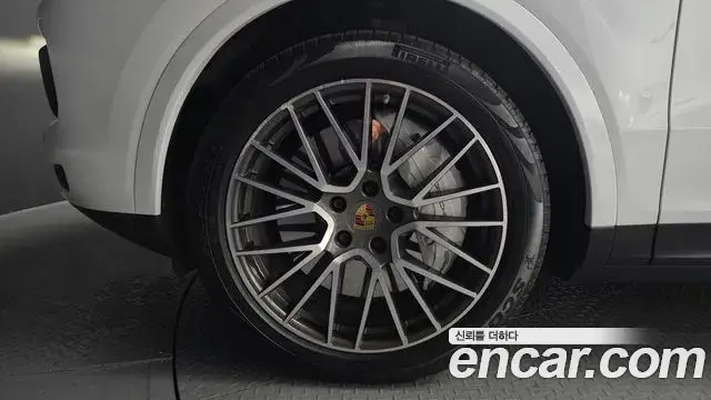 Porsche Cayenne 2019 — ფოტო 3/20