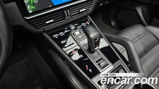 Porsche Cayenne 2019 — ფოტო 18/20
