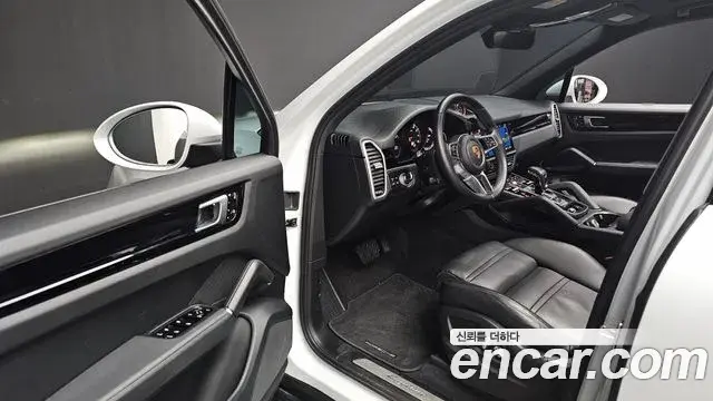 Porsche Cayenne 2019 — ფოტო 20/20