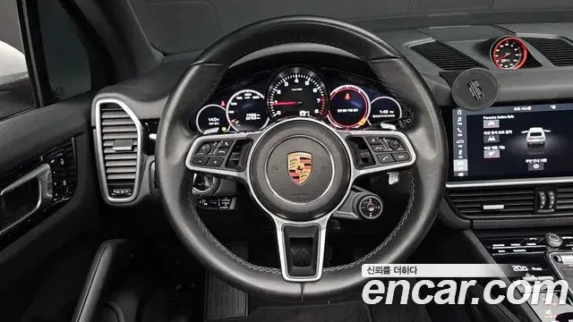 Porsche Cayenne 2019 — ფოტო 8/20