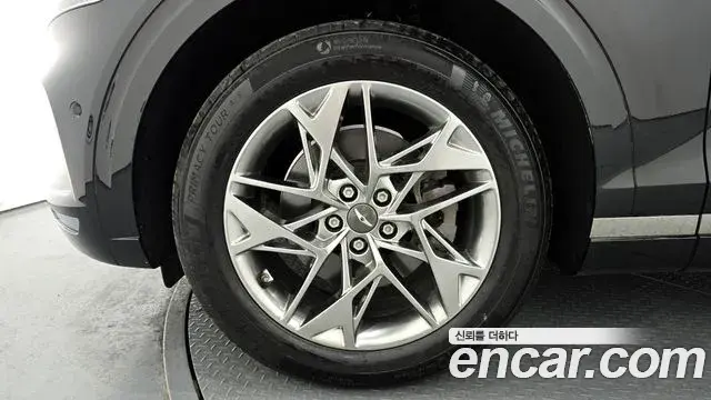 Genesis GV70 2021 — ფოტო 16/20