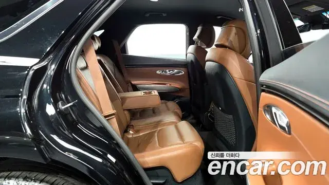 Genesis GV70 2021 — ფოტო 7/20