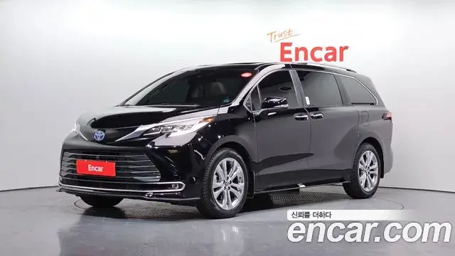 Toyota Sienna 2023 — ფოტო 2/20