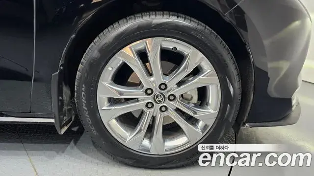 Toyota Sienna 2023 — ფოტო 4/20