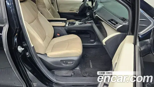 Toyota Sienna 2023 — ფოტო 18/20