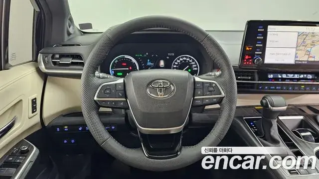Toyota Sienna 2023 — ფოტო 8/20