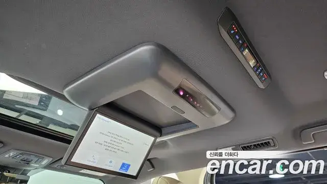 Toyota Sienna 2023 — ფოტო 7/20