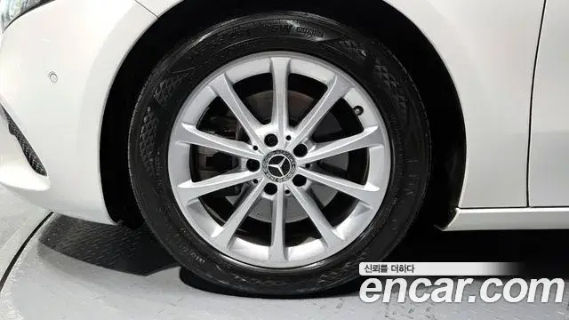 Mercedes-Benz A-Class 2020 — ფოტო 18/20
