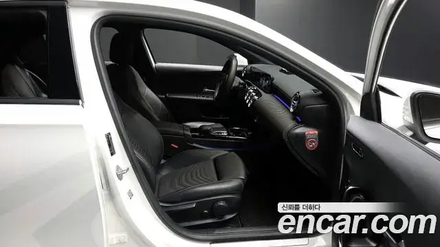 Mercedes-Benz A-Class 2020 — ფოტო 2/20