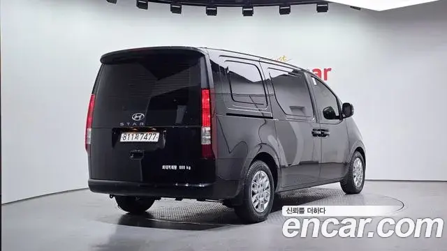 Hyundai Staria 2023 — Фото 2/20