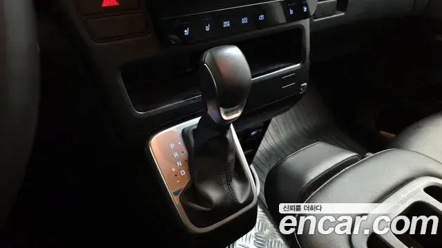 Hyundai Staria 2023 — Фото 9/20