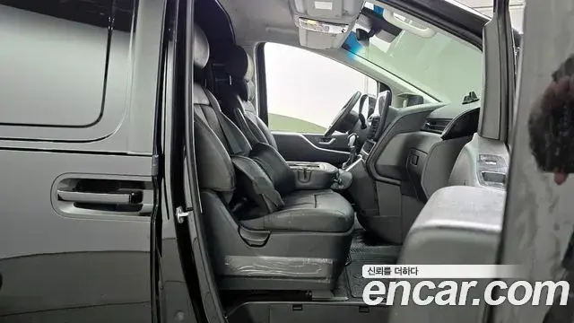 Hyundai Staria 2023 — Фото 10/20
