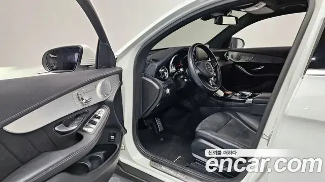 Mercedes-Benz GLC-Class 2019 — Photo 1/20